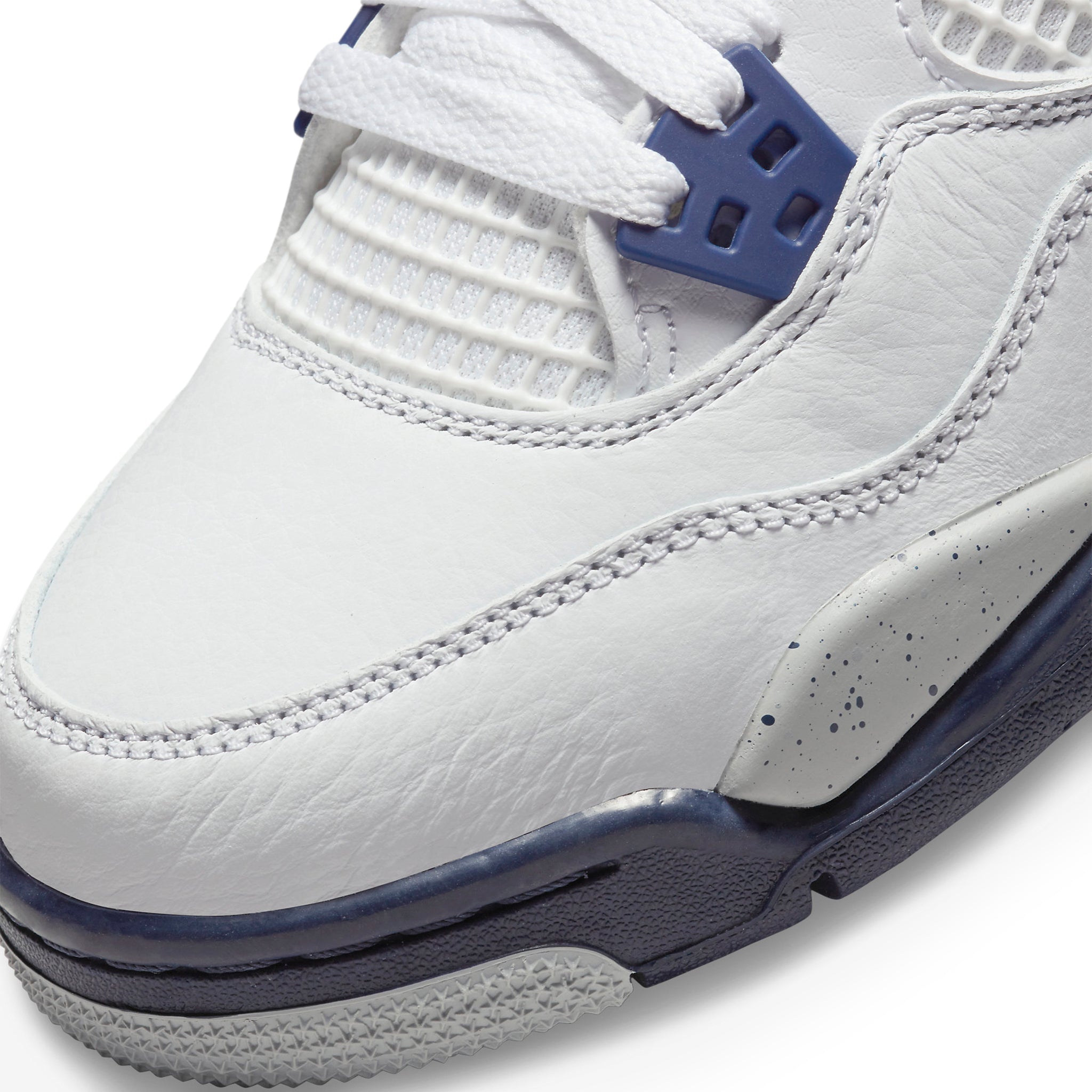 Toe box view of Air Jordan 4 Retro Midnight Navy (GS) 408452-140